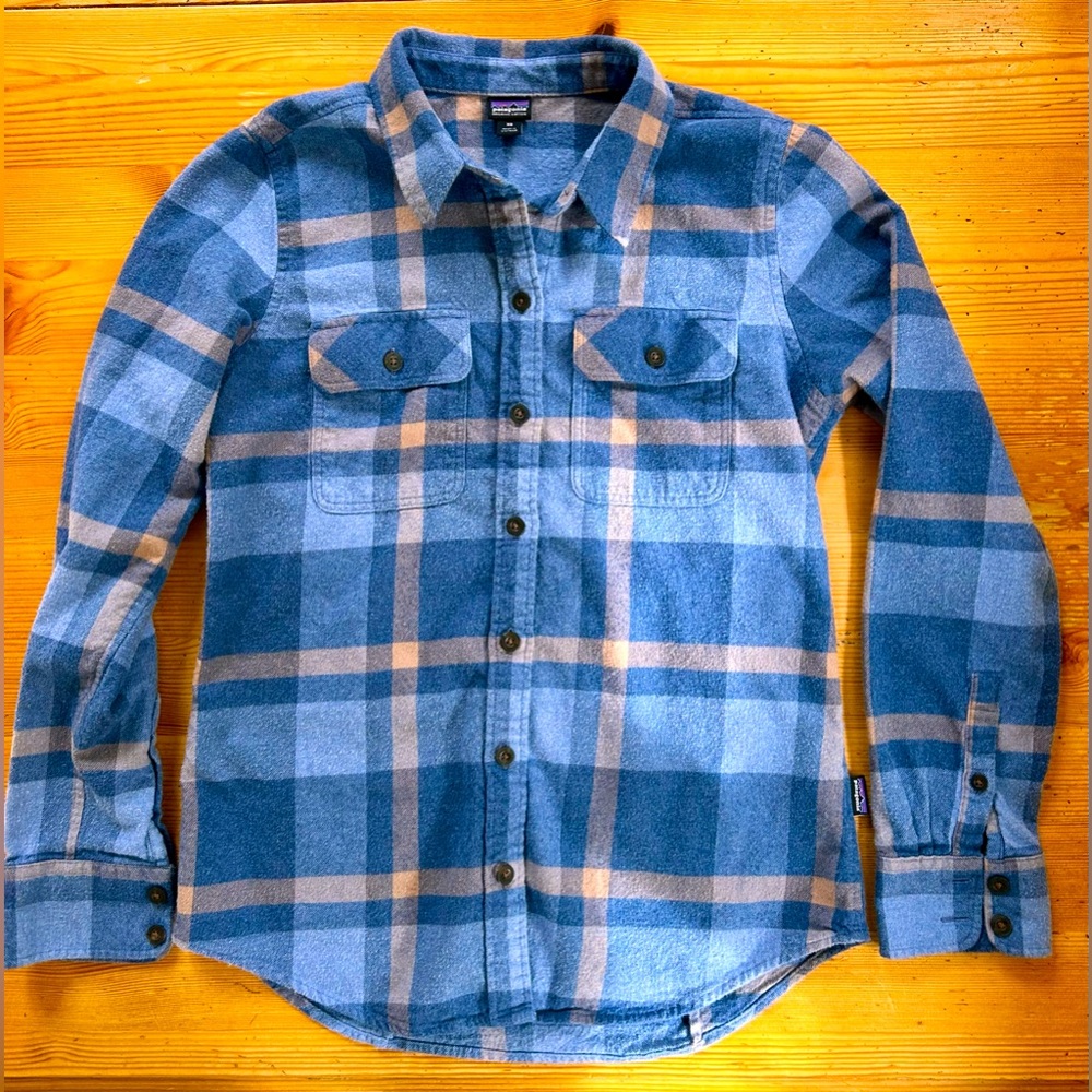 Patagonia women’s organic cotton flannel, xs